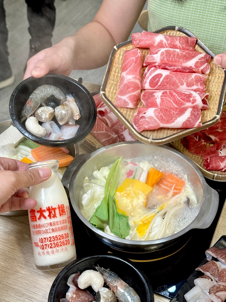高雄平價個人鍋『飄鄉鍋物』不敢相信$140小火鍋肉品海鮮品質都這麼好 @高雄美食底對