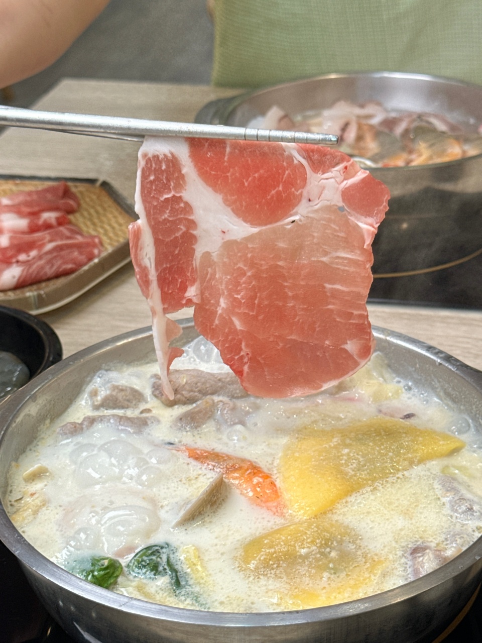 高雄平價個人鍋『飄鄉鍋物』不敢相信$140小火鍋肉品海鮮品質都這麼好 @高雄美食底對