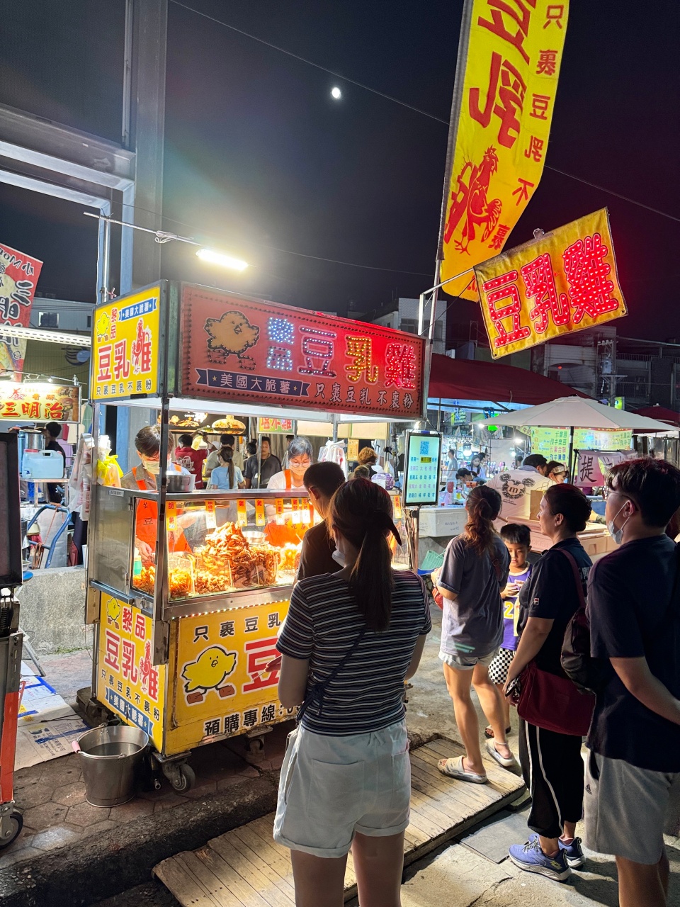 楠梓大社最狂的夜市豆乳雞『黎品豆乳雞』生意炸好！必買一整袋 @高雄美食底對