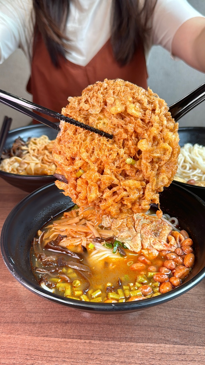高雄炸蛋螺螄粉超吸睛！『饗螺螺螄粉-五甲南正店』『饗螺螺螄粉-楠梓德民店』麻辣螺獅湯頭超級香必吃 @高雄美食底對