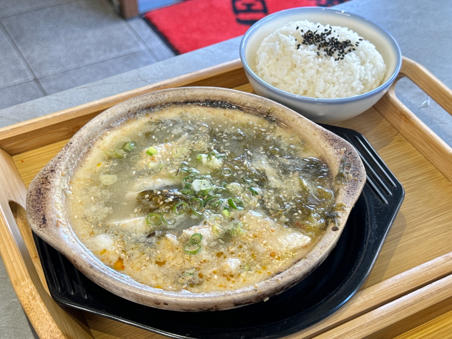 （有完整菜單）這鍋有點強！『小卒砂鍋雞米飯-鳳山青年店』內用外帶都爆棚主打平價的川味砂鍋雞米飯 @高雄美食底對