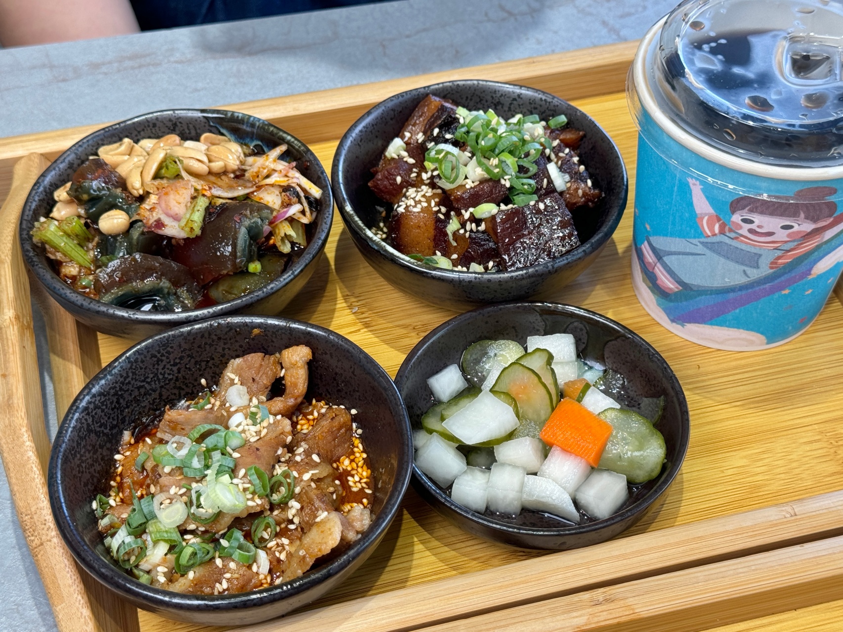 （有完整菜單）這鍋有點強！『小卒砂鍋雞米飯-鳳山青年店』內用外帶都爆棚主打平價的川味砂鍋雞米飯 @高雄美食底對