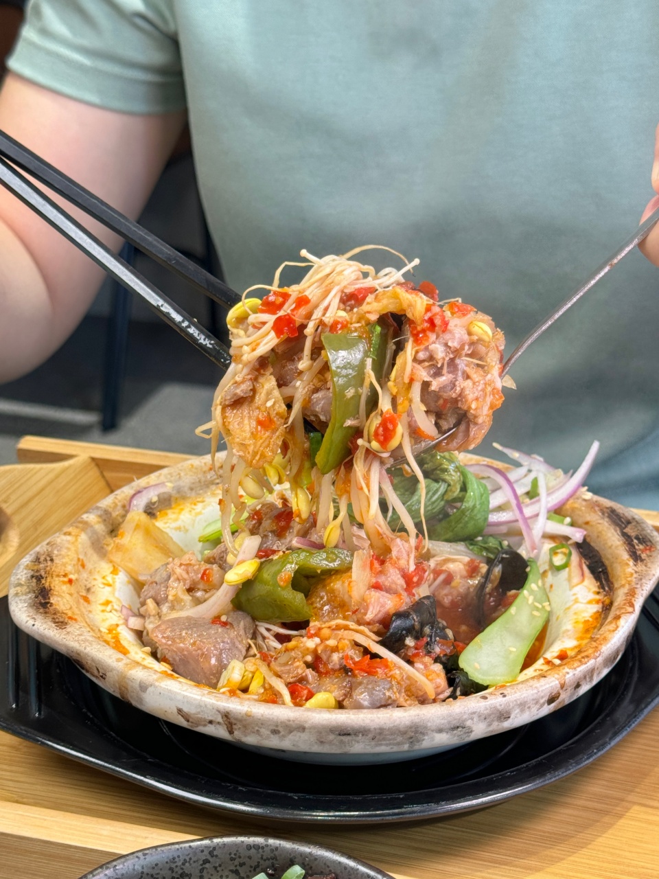 （有完整菜單）這鍋有點強！『小卒砂鍋雞米飯-鳳山青年店』內用外帶都爆棚主打平價的川味砂鍋雞米飯 @高雄美食底對