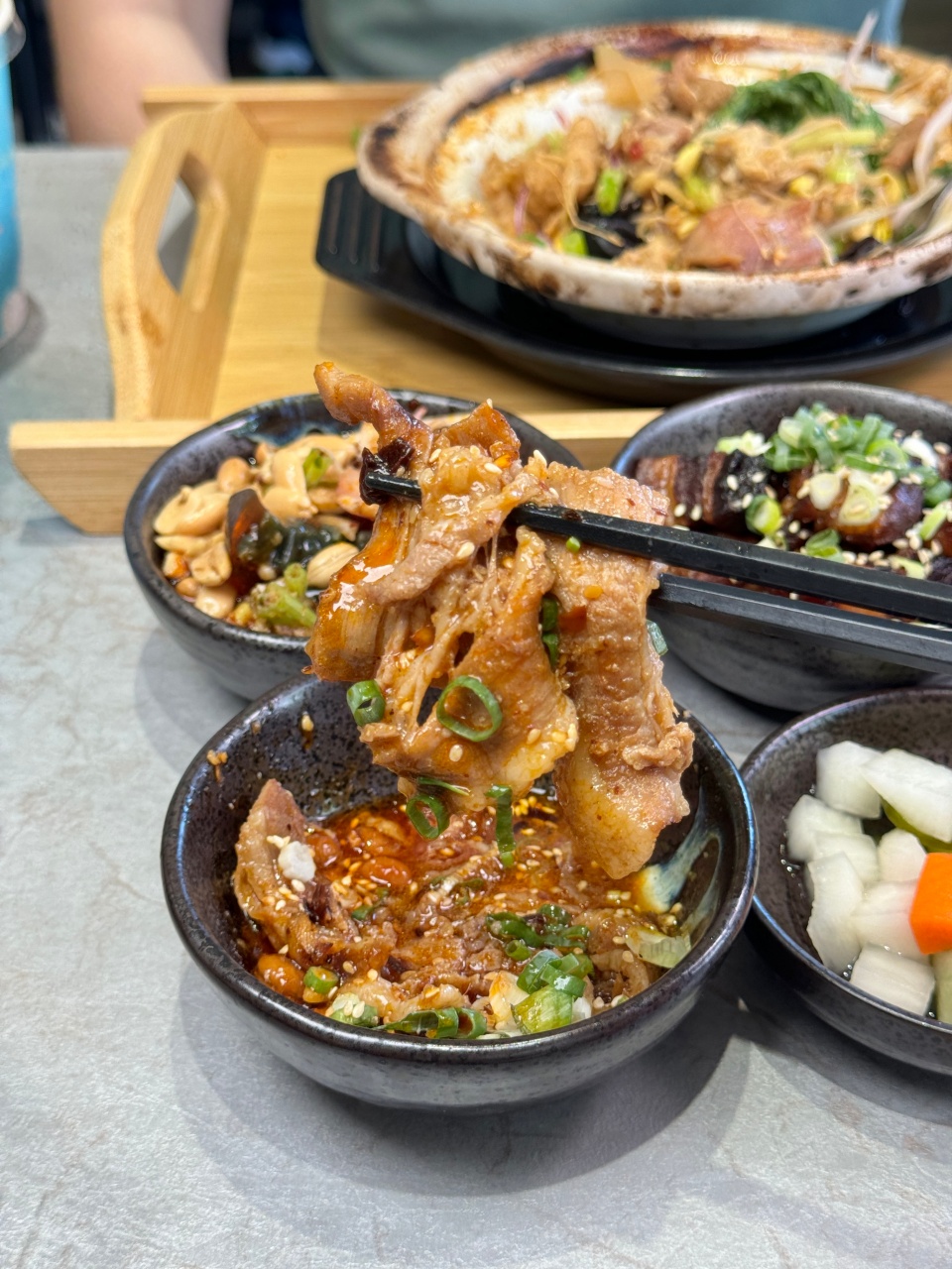 （有完整菜單）這鍋有點強！『小卒砂鍋雞米飯-鳳山青年店』內用外帶都爆棚主打平價的川味砂鍋雞米飯 @高雄美食底對