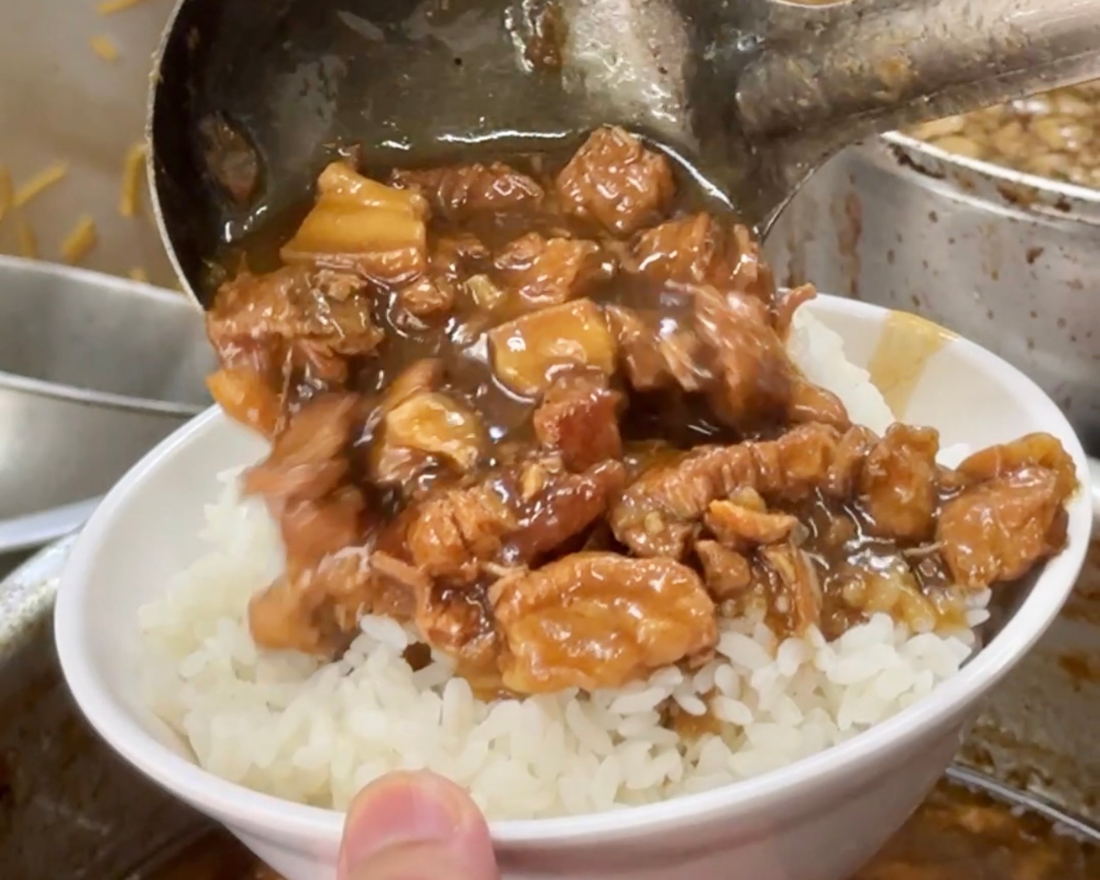 新興區美食『55年老店豬血湯』高雄最好吃的瘦肉肉燥飯，炒米粉、豬血湯也超讚 @高雄美食底對