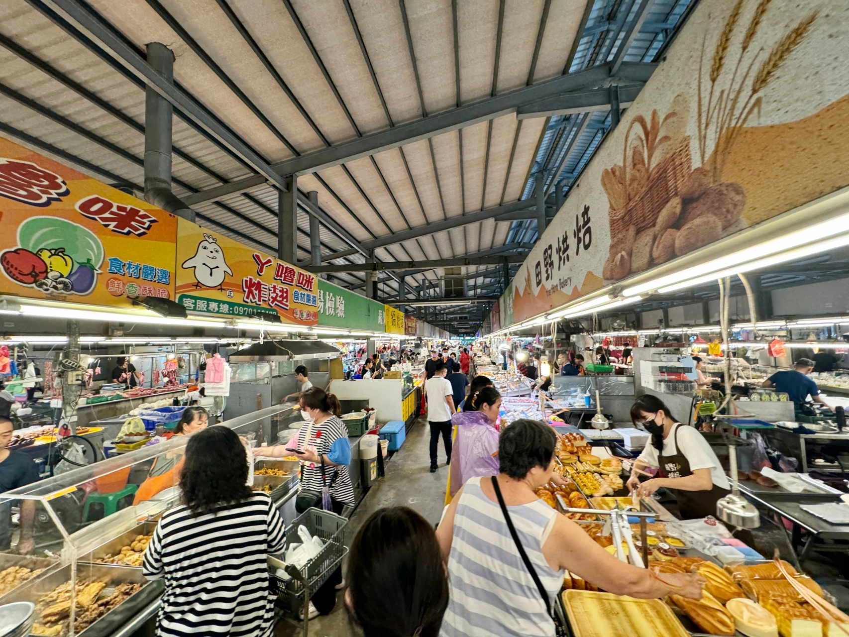 汽車停車場『永康尚青黃昏市場』2024年最新攤位，四家必吃推薦！超好買～熟食生食攤位齊全 @高雄美食底對