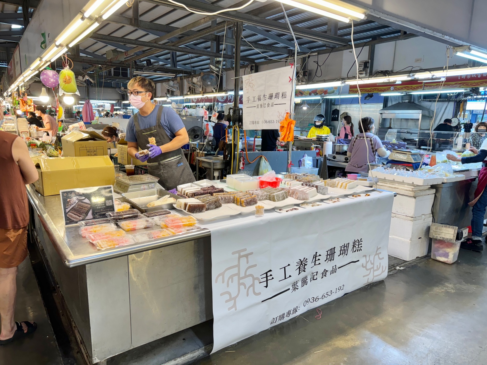汽車停車場『永康尚青黃昏市場』2024年最新攤位，四家必吃推薦！超好買～熟食生食攤位齊全 @高雄美食底對