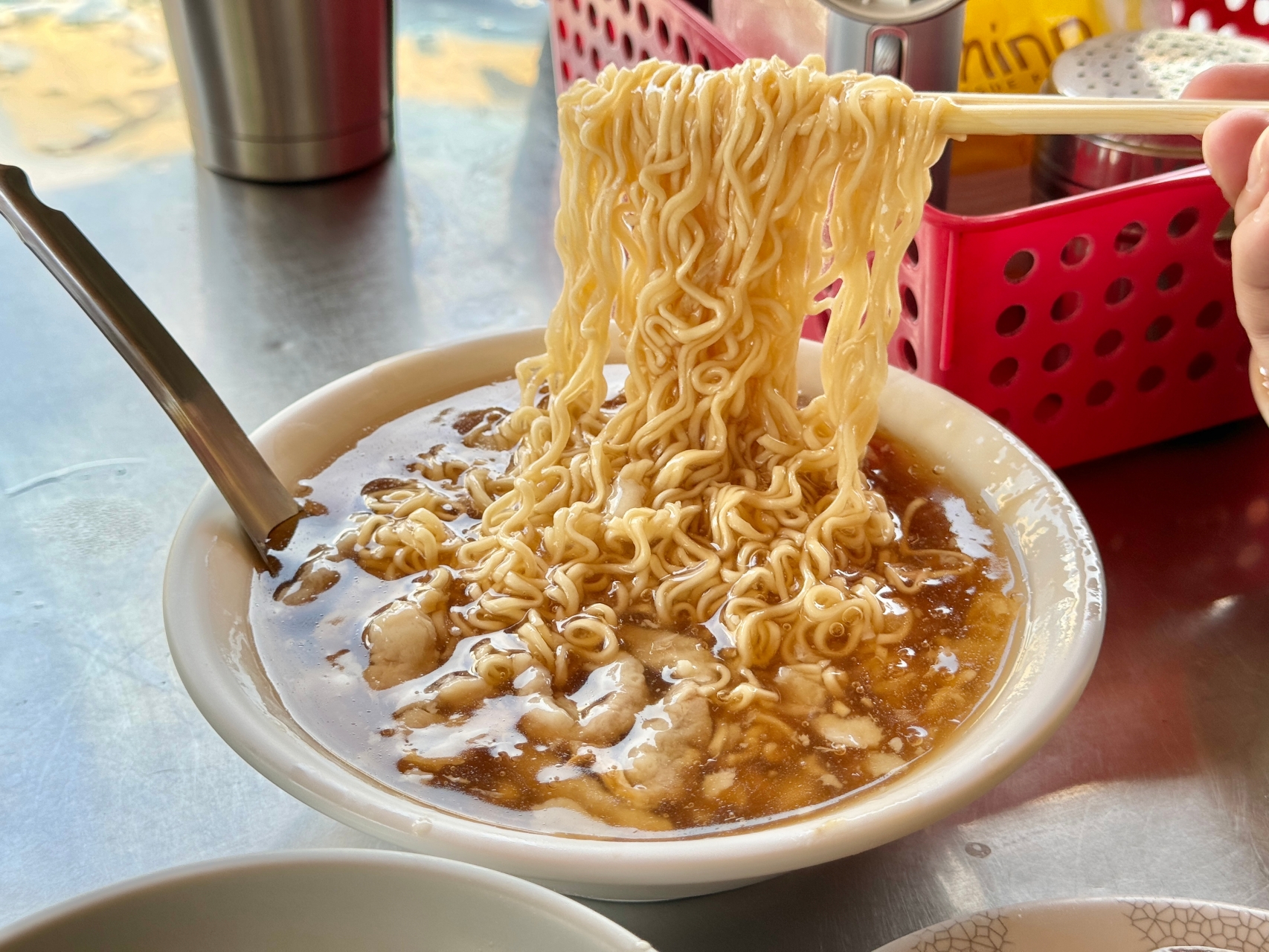 前鎮草衙『無名肉羹麵』 科學麵羹超好吃！天氣再熱一樣人潮滿滿 @高雄美食底對