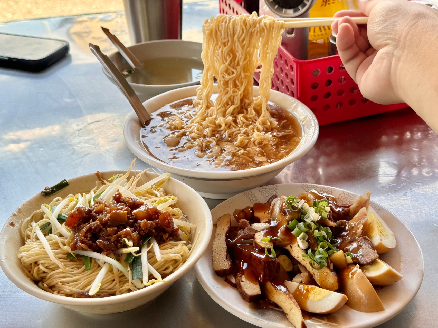 前鎮草衙『無名肉羹麵』 科學麵羹超好吃！天氣再熱一樣人潮滿滿 @高雄美食底對