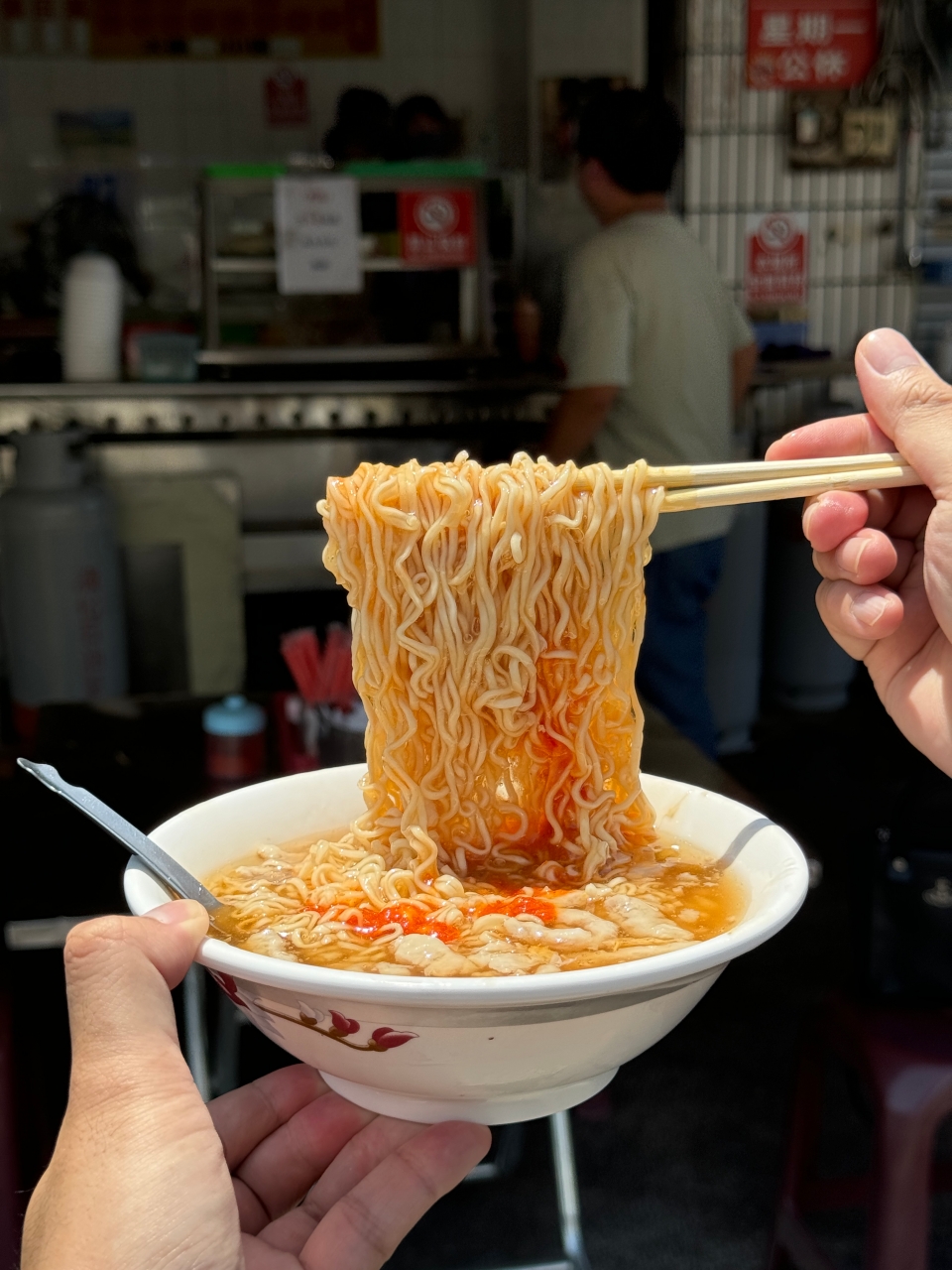 前鎮草衙『無名肉羹麵』 科學麵羹超好吃！天氣再熱一樣人潮滿滿 @高雄美食底對