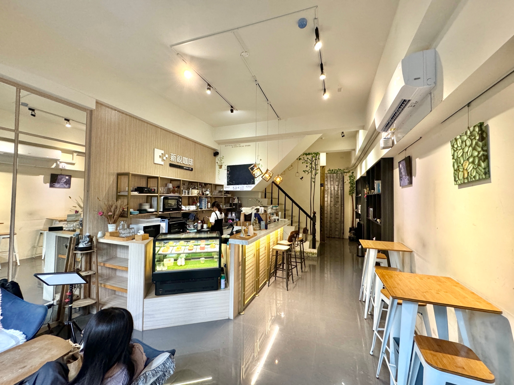 高雄深夜咖啡店『新銳咖啡 高雄鼎中店』必吃大人味提拉米蘇 @高雄美食底對