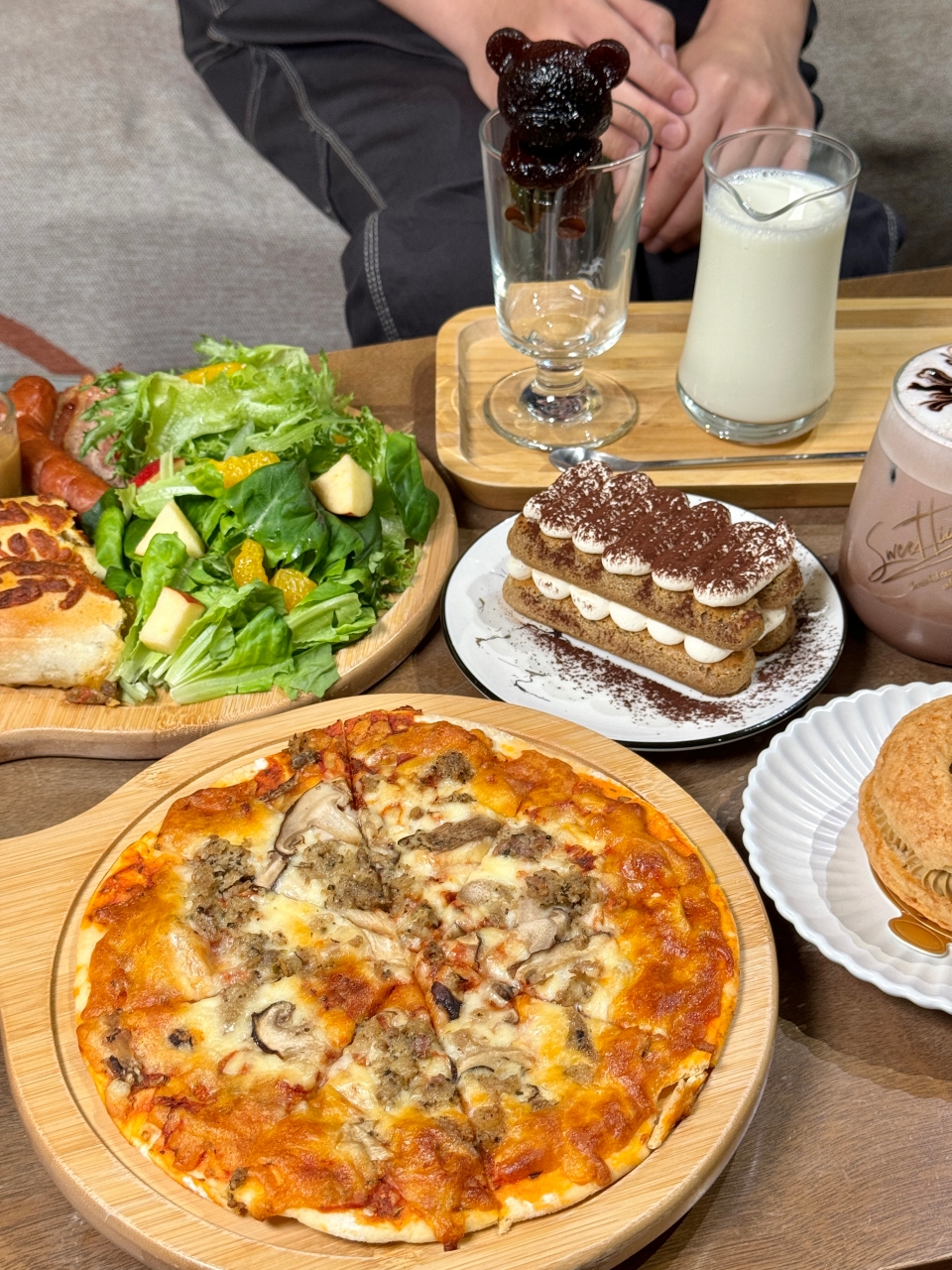 高雄深夜咖啡店『新銳咖啡 高雄鼎中店』必吃大人味提拉米蘇 @高雄美食底對