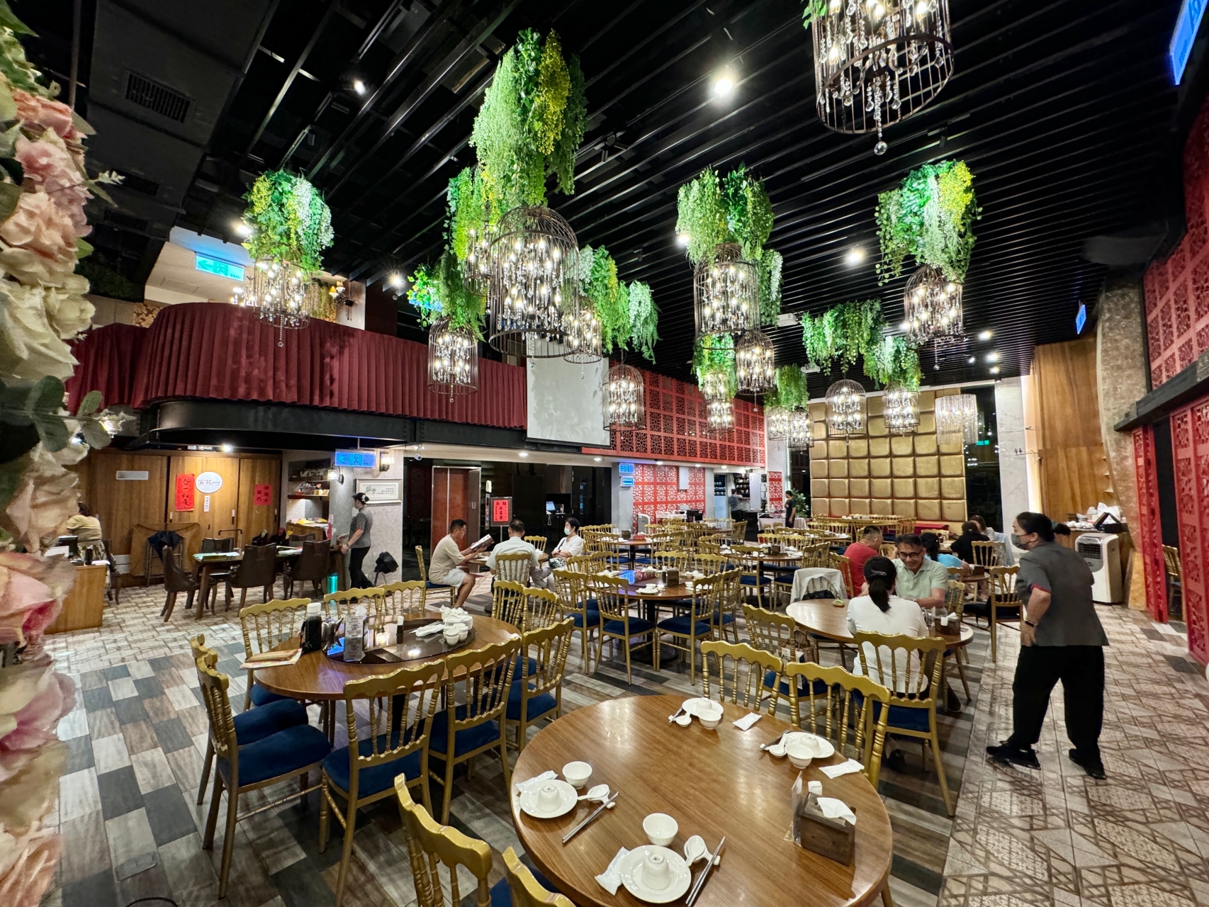 高雄尾牙 高雄春酒 餐廳推薦『富苑喜宴會館』萬元超值合菜再加碼送紅酒一瓶 @高雄美食底對