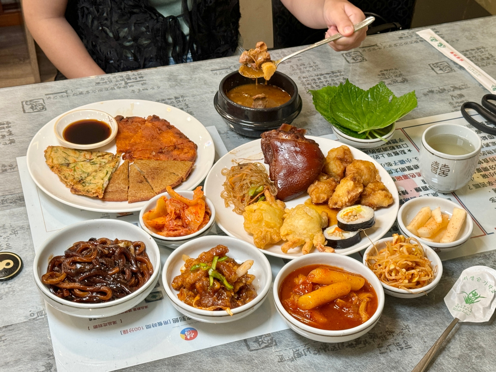 高雄399不用服務費韓式料理吃到飽『情-韓式餐廳 정식당』福華飯店3樓隱藏版美食 高雄吃到飽 @高雄美食底對