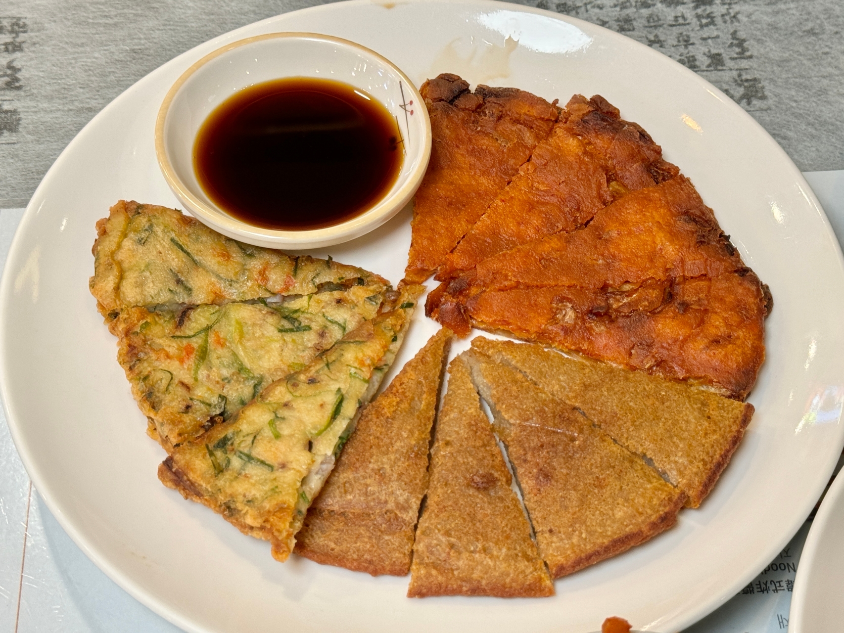 高雄399不用服務費韓式料理吃到飽『情-韓式餐廳 정식당』福華飯店3樓隱藏版美食 高雄吃到飽 @高雄美食底對