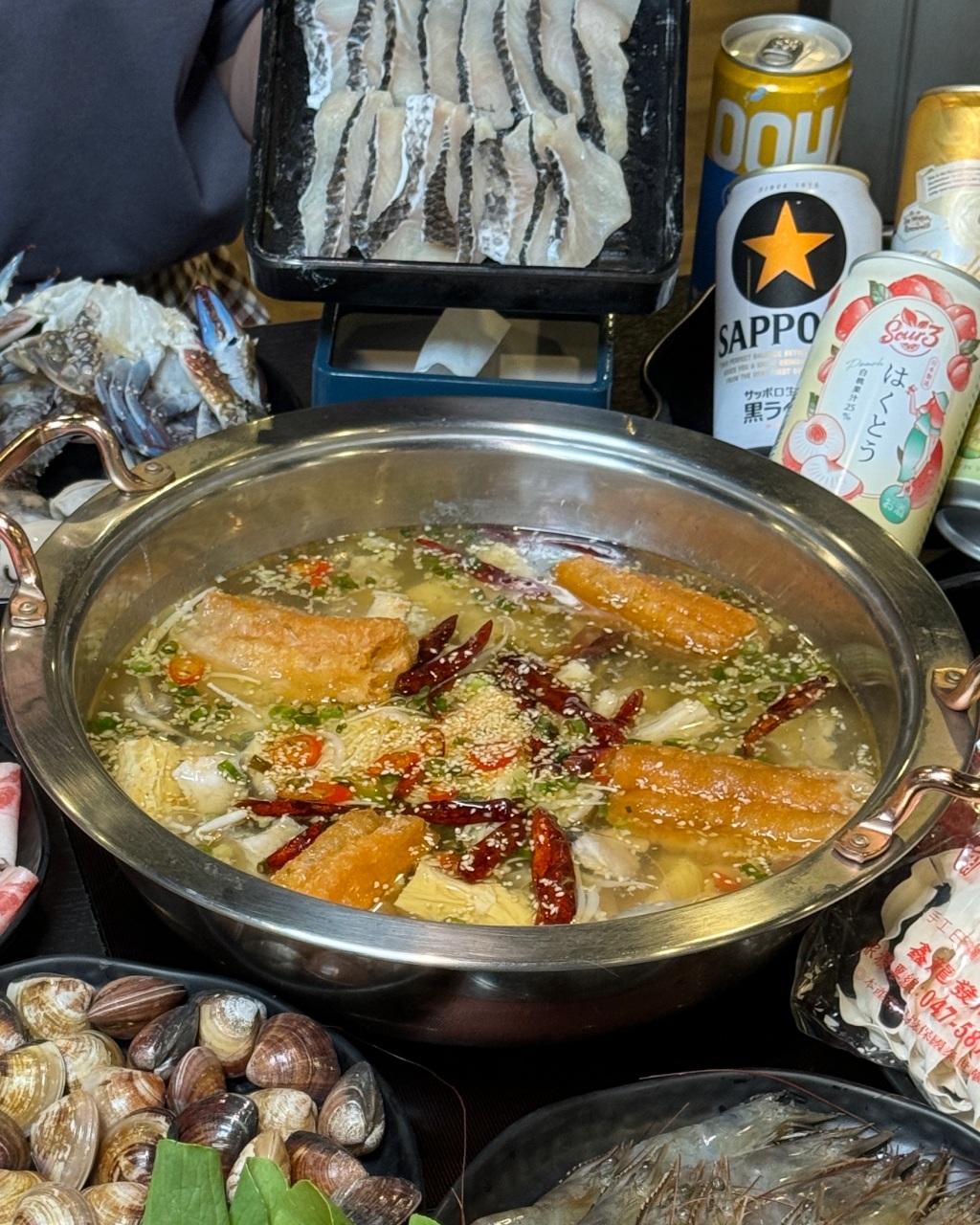 （有吃到飽菜單）高雄酸菜魚火鍋吃到飽『聞雞起爐』黑毛和牛、海鮮、啤酒通通吃到飽，單點等級的烏鱧魚直接吃到飽～ @高雄美食底對