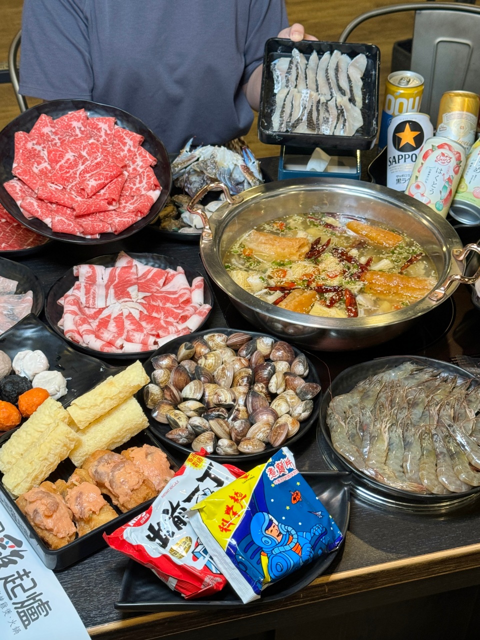（有吃到飽菜單）高雄酸菜魚火鍋吃到飽『聞雞起爐』黑毛和牛、海鮮、啤酒通通吃到飽，單點等級的烏鱧魚直接吃到飽～ @高雄美食底對