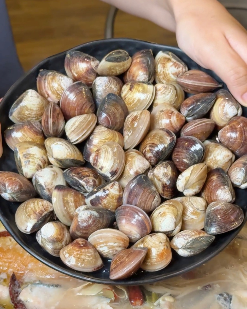 （有吃到飽菜單）高雄酸菜魚火鍋吃到飽『聞雞起爐』黑毛和牛、海鮮、啤酒通通吃到飽，單點等級的烏鱧魚直接吃到飽～ @高雄美食底對