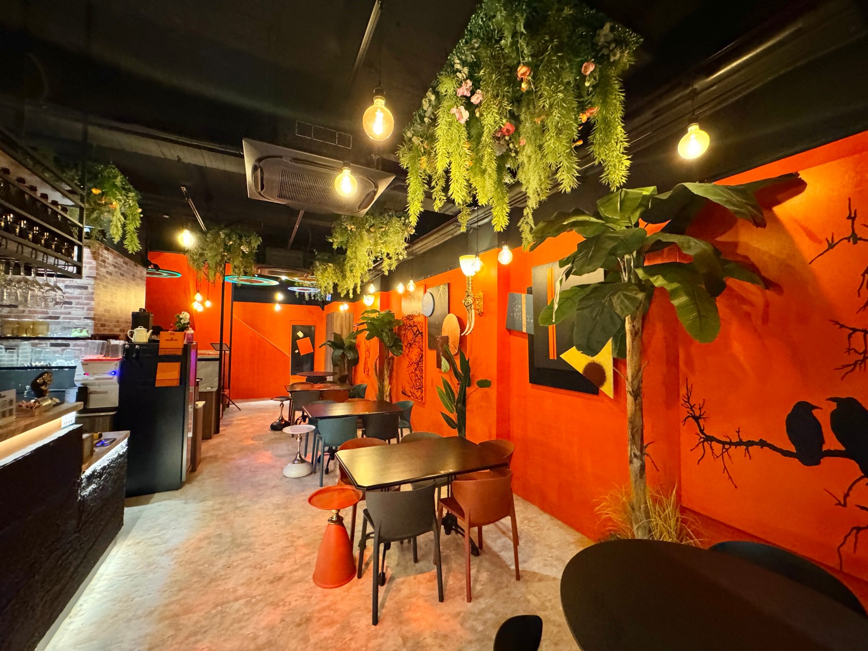 高雄最頂泰式料理『one泰one（萬泰萬泰式餐廳）』火山排骨大噴發、酸辣生蝦必吃，包廂空間聚餐 宵夜時段也能吃泰菜 @高雄美食底對