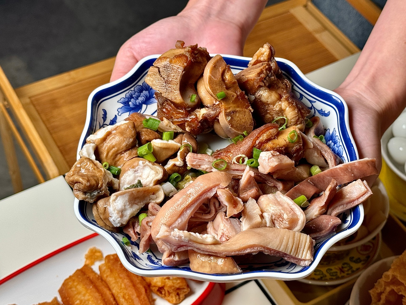 （附菜單）高雄最新開幕『麻辣M婆湯』主打內臟類道地重慶麻辣火鍋，營業到凌晨2點宵夜火鍋 @高雄美食底對