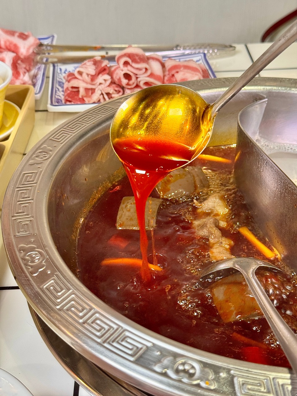 （附菜單）高雄最新開幕『麻辣M婆湯』主打內臟類道地重慶麻辣火鍋，營業到凌晨2點宵夜火鍋 @高雄美食底對