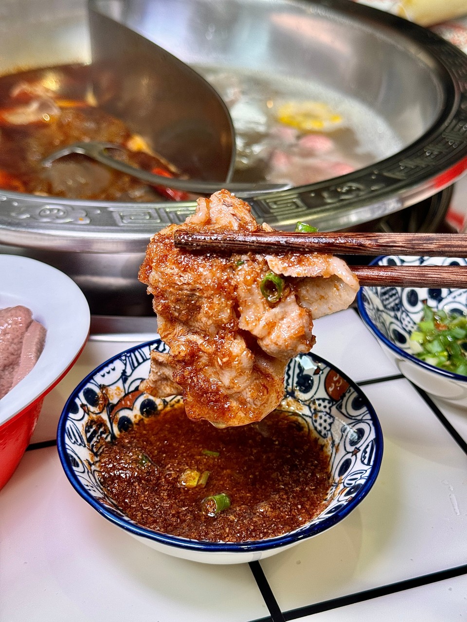 （附菜單）高雄最新開幕『麻辣M婆湯』主打內臟類道地重慶麻辣火鍋，營業到凌晨2點宵夜火鍋 @高雄美食底對
