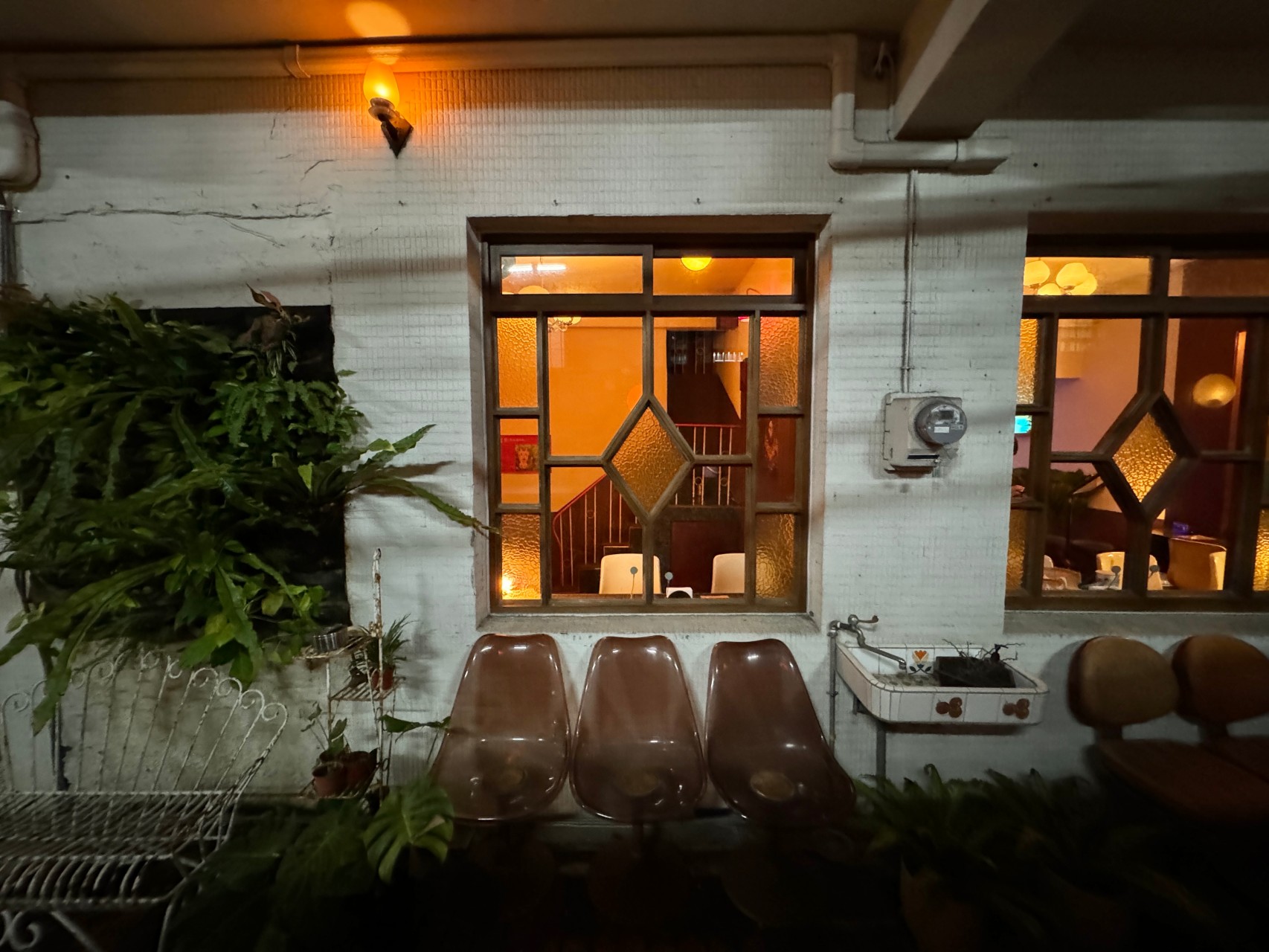 高雄鍋燒強店『萬鍋燒』宵夜鍋燒意麵必吃！蝦子、蛤蠣都無敵新鮮 ，暫時移至 『萬.吧 ONE.Bar』營業 @高雄美食底對
