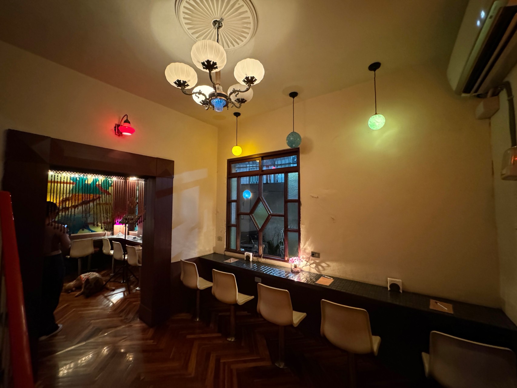 高雄鍋燒強店『萬鍋燒』宵夜鍋燒意麵必吃！蝦子、蛤蠣都無敵新鮮 ，暫時移至 『萬.吧 ONE.Bar』營業 @高雄美食底對