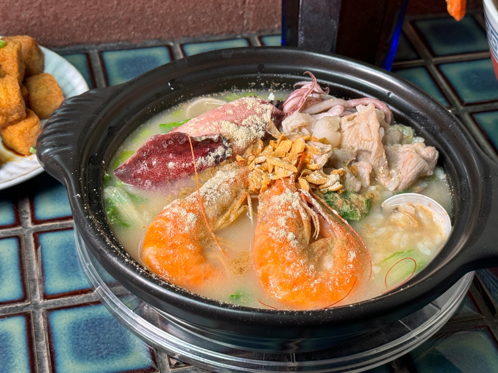 高雄鍋燒強店『萬鍋燒』宵夜鍋燒意麵必吃！蝦子、蛤蠣都無敵新鮮 ，暫時移至 『萬.吧 ONE.Bar』營業 @高雄美食底對