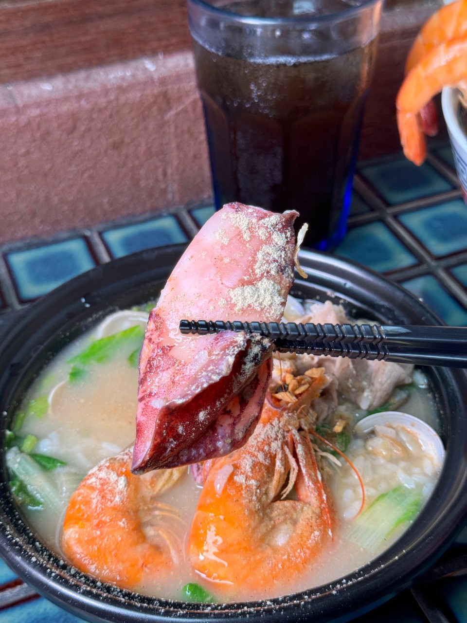 高雄鍋燒強店『萬鍋燒』宵夜鍋燒意麵必吃！蝦子、蛤蠣都無敵新鮮 ，暫時移至 『萬.吧 ONE.Bar』營業 @高雄美食底對