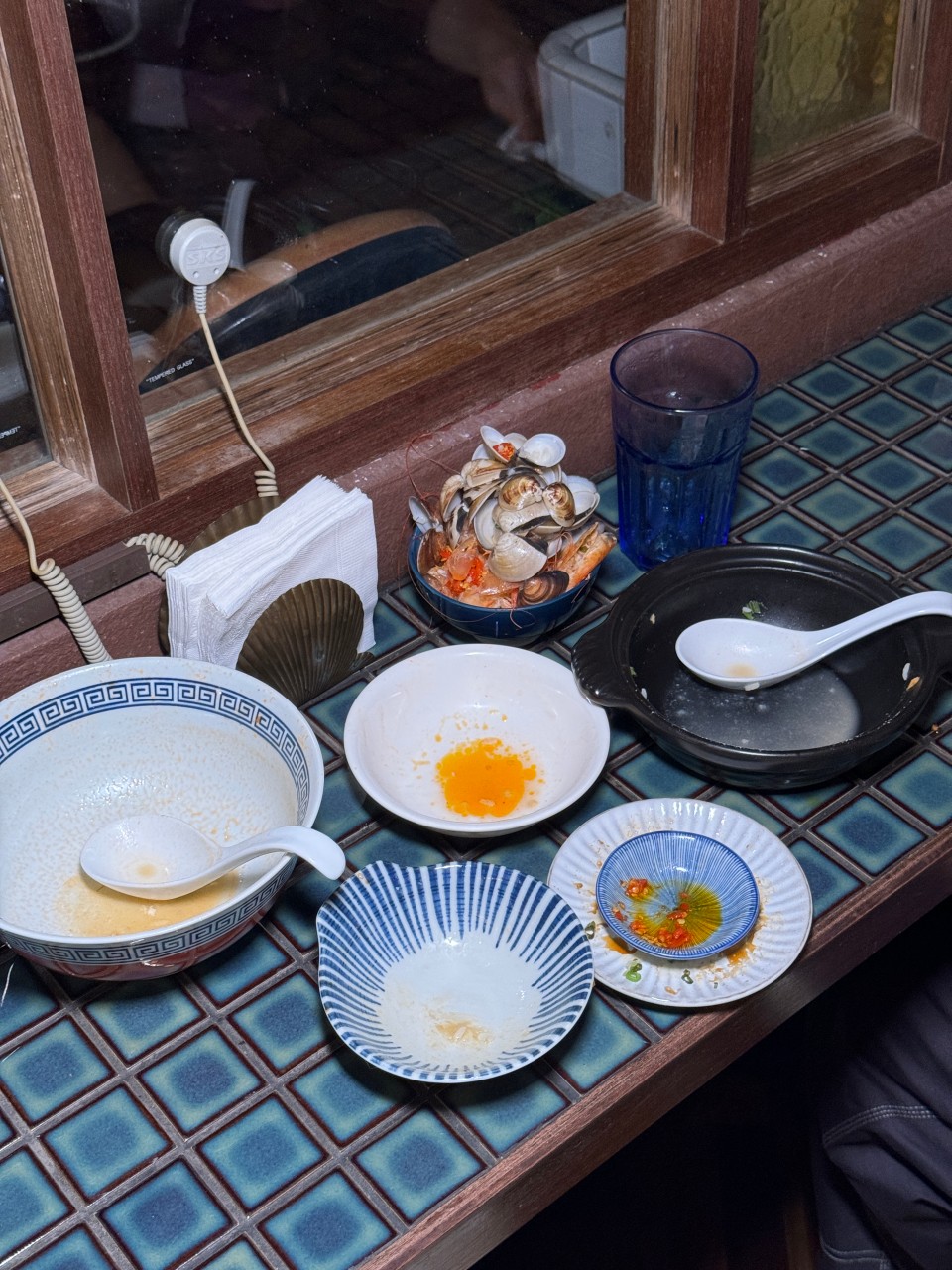 高雄鍋燒強店『萬鍋燒』宵夜鍋燒意麵必吃！蝦子、蛤蠣都無敵新鮮 ，暫時移至 『萬.吧 ONE.Bar』營業 @高雄美食底對