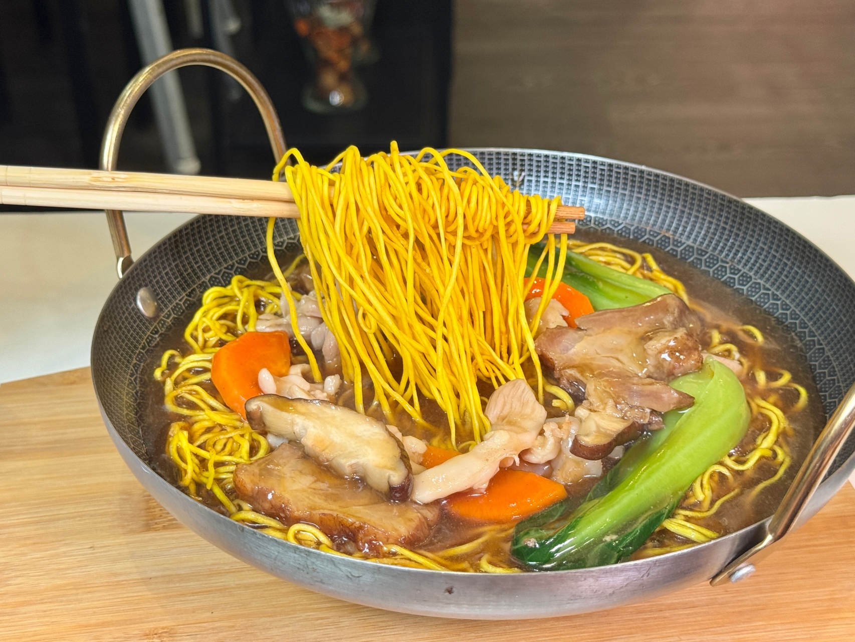 高雄最愛港式餐廳『翠王香港茶餐廳』火雲掌銷魂叉燒重現江湖了！還有飛天漂浮廣炒麵 @高雄美食底對