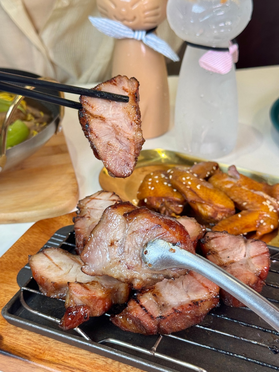 高雄最愛港式餐廳『翠王香港茶餐廳』火雲掌銷魂叉燒重現江湖了！還有飛天漂浮廣炒麵 @高雄美食底對