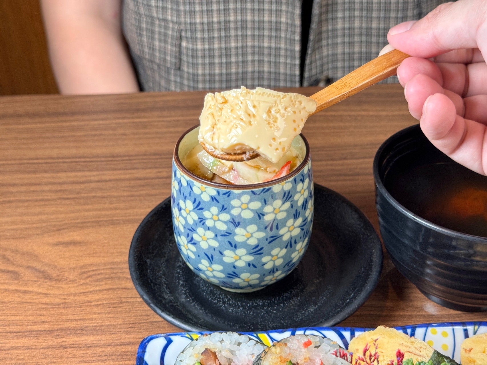 在地人也激推的隱藏版日料店『有樂町日本料理』武廟美食 生日生魚片芭菲杯 @高雄美食底對