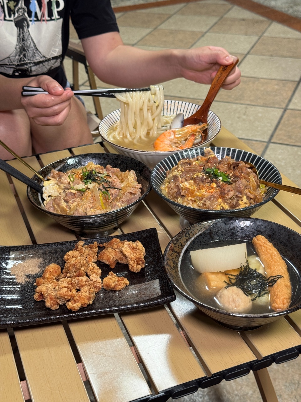 鹽埕新開日式蓋飯 烏龍麵 關東煮『高雄 鹽埕續』營業到凌晨2:30夜貓子專屬 @高雄美食底對