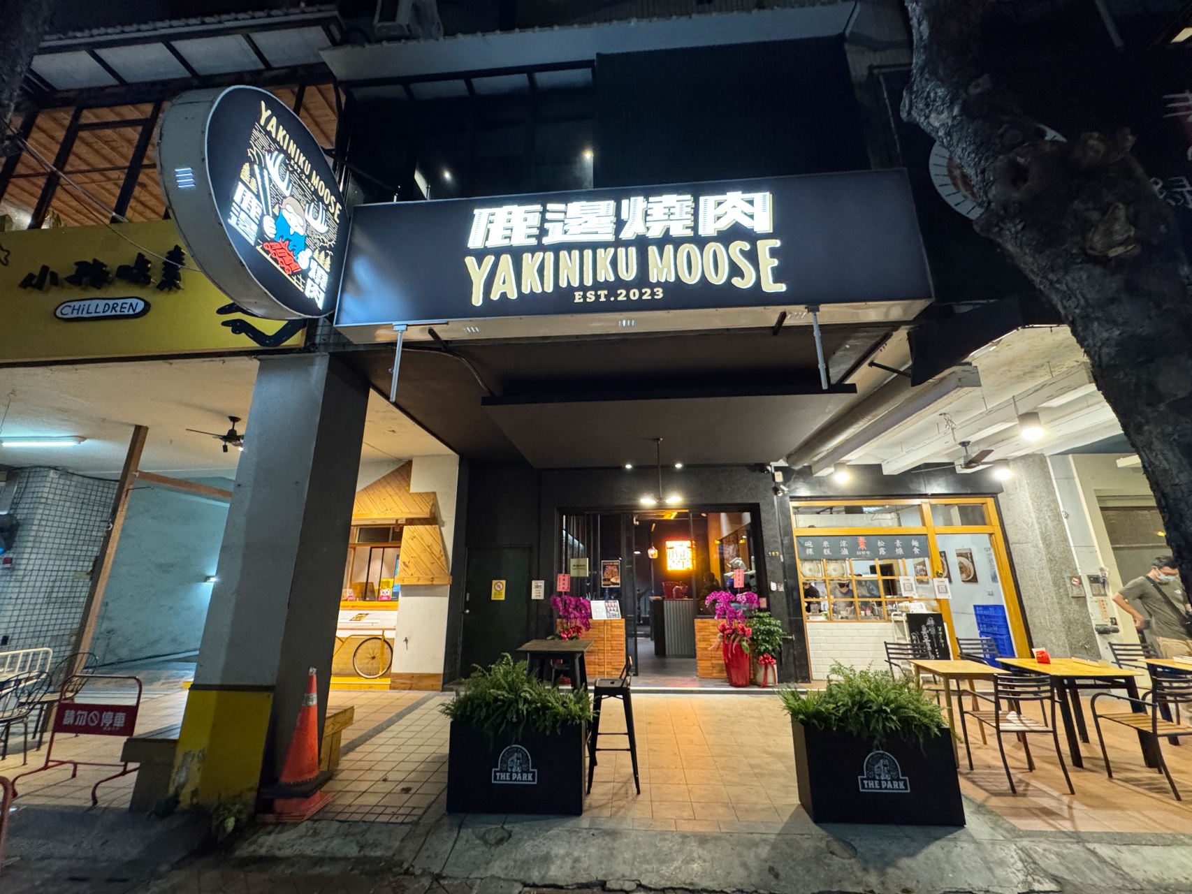（附菜單）鹽埕區人氣單人燒肉插旗北高雄『鹿邊燒肉至聖店』和牛肉燥自助取用，內臟類平價選擇多樣 個人燒肉推薦 @高雄美食底對