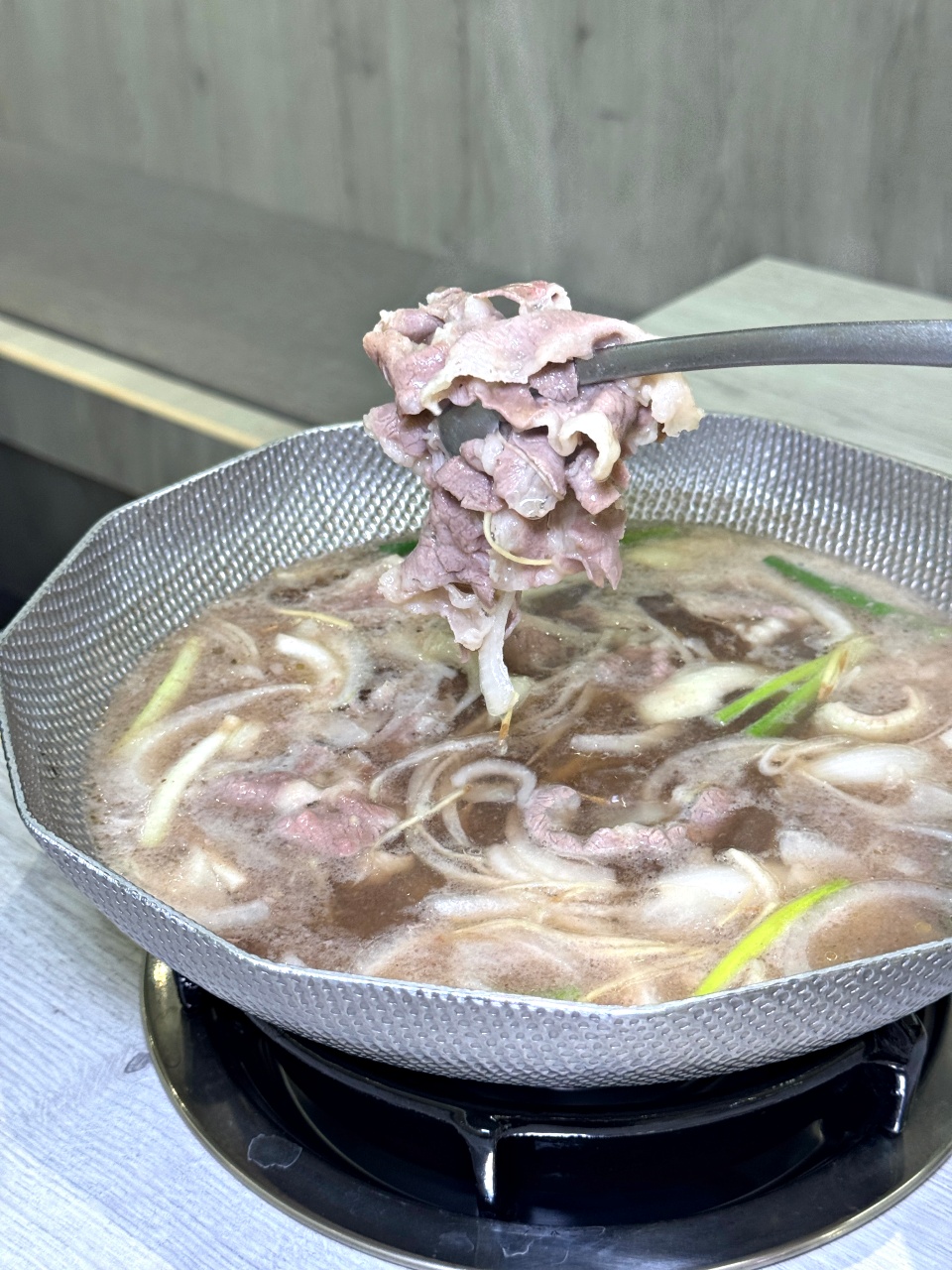 （完整菜單）高雄最新燒肉『三山燒肉』高雄博愛店開箱！套餐可以吃超飽，有比茶六更厲害嗎？三山燒肉評價 三山燒肉菜單 @高雄美食底對