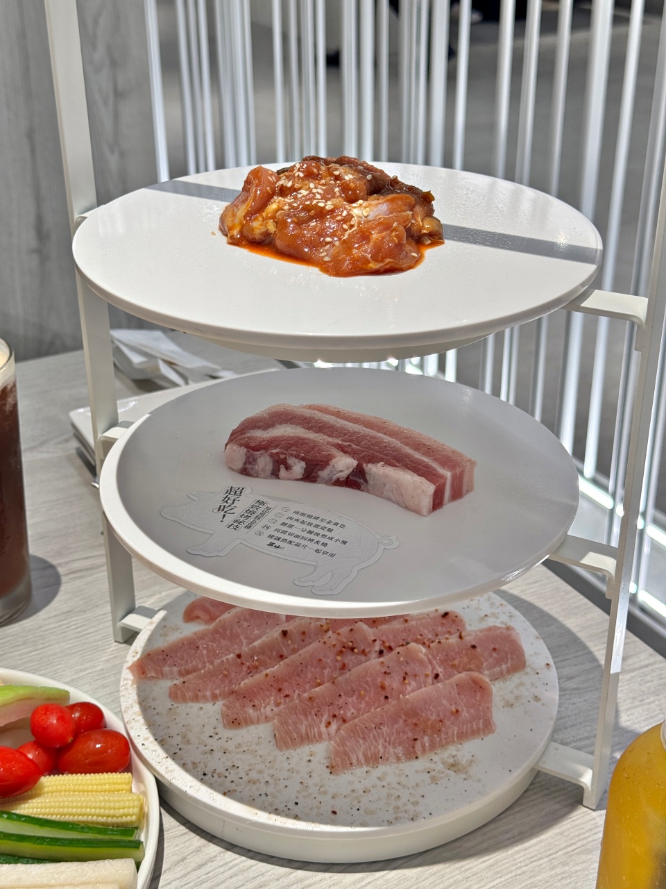 （完整菜單）高雄最新燒肉『三山燒肉』高雄博愛店開箱！套餐可以吃超飽，有比茶六更厲害嗎？三山燒肉評價 三山燒肉菜單 @高雄美食底對