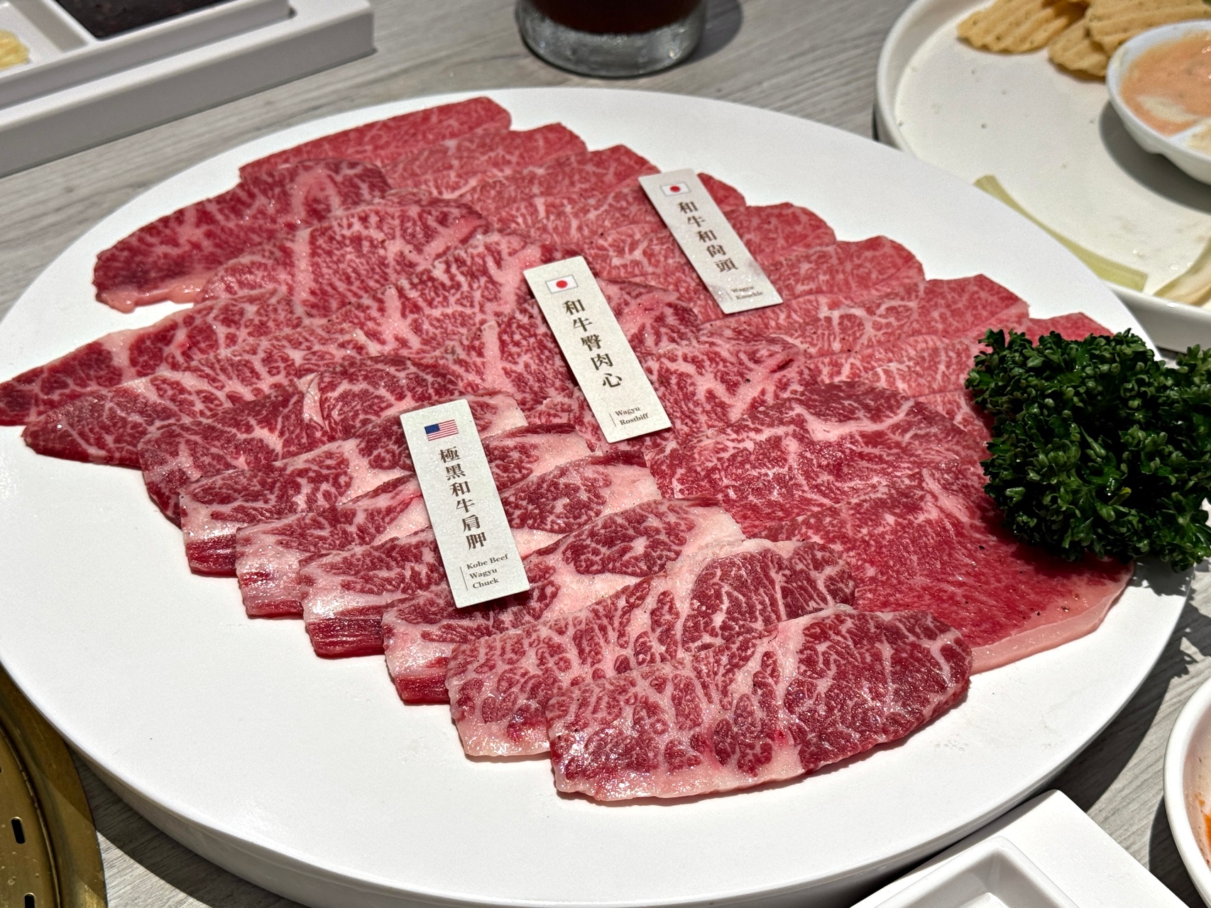 （完整菜單）高雄最新燒肉『三山燒肉』高雄博愛店開箱！套餐可以吃超飽，有比茶六更厲害嗎？三山燒肉評價 三山燒肉菜單 @高雄美食底對