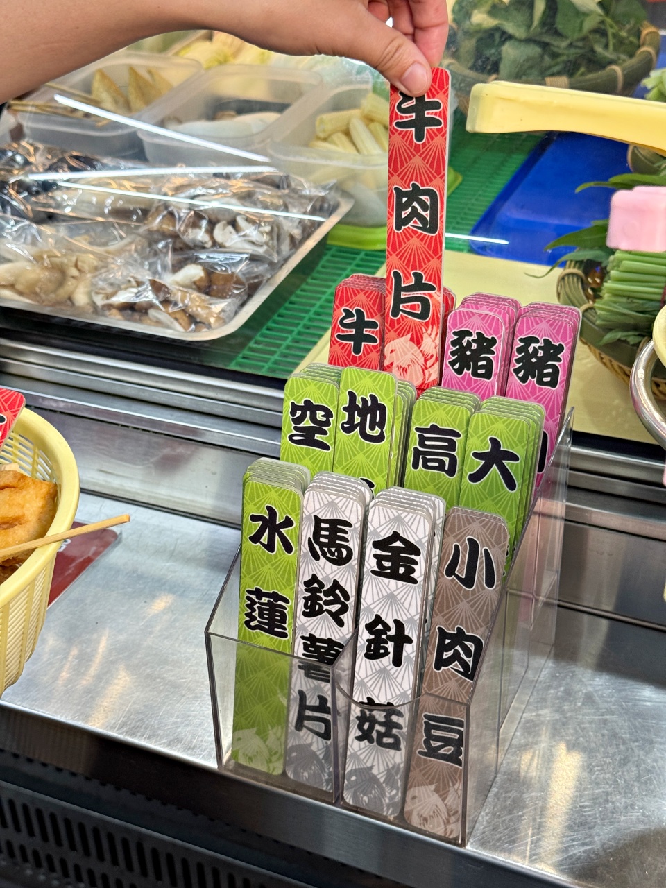 （有完整菜單）『8hot八hot麻辣燙』不一樣的麻辣燙！可香麻乾拌、麻辣湯、麻奶湯、叻沙湯選擇多 @高雄美食底對