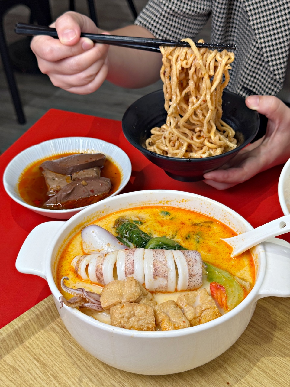 （有完整菜單）『8hot八hot麻辣燙』不一樣的麻辣燙！可香麻乾拌、麻辣湯、麻奶湯、叻沙湯選擇多 @高雄美食底對