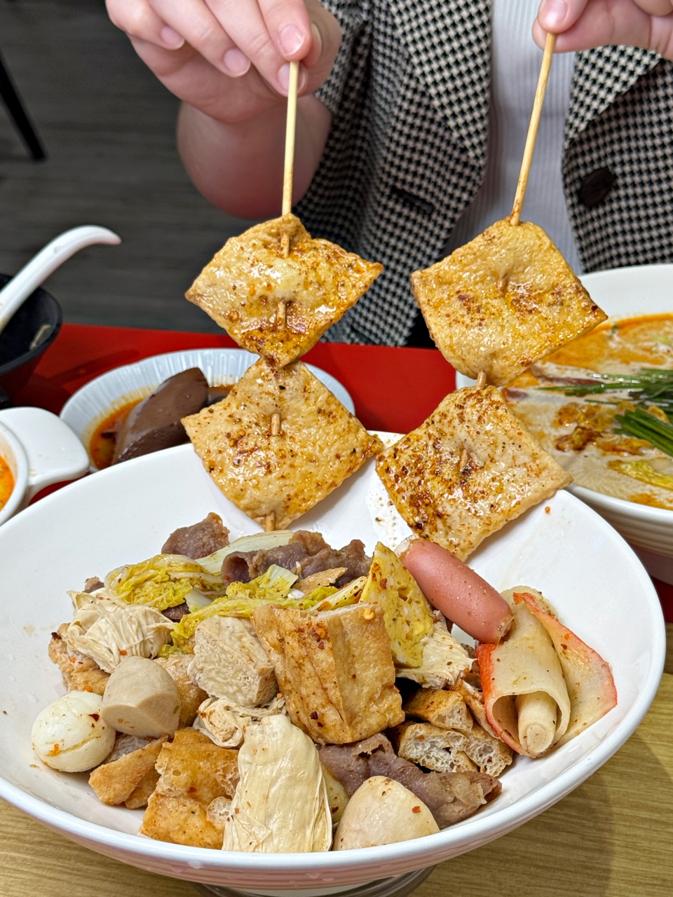 （有完整菜單）『8hot八hot麻辣燙』不一樣的麻辣燙！可香麻乾拌、麻辣湯、麻奶湯、叻沙湯選擇多 @高雄美食底對