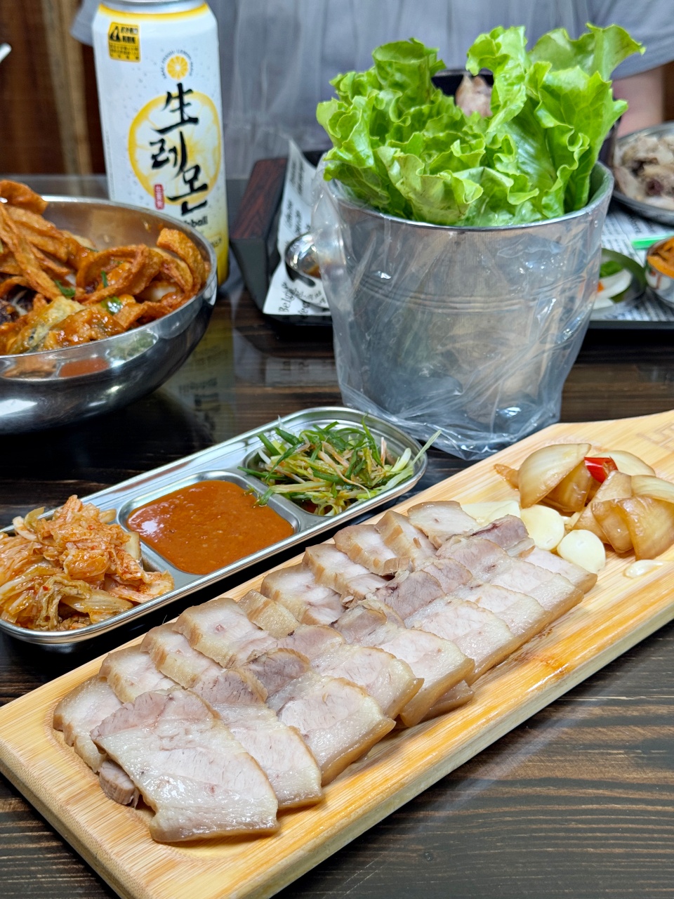 （有菜單）高雄豬肉湯飯『小月 釜山豬肉湯飯』大骨湯泡飯、辣炒年糕、韓食小吃美食推薦 @高雄美食底對