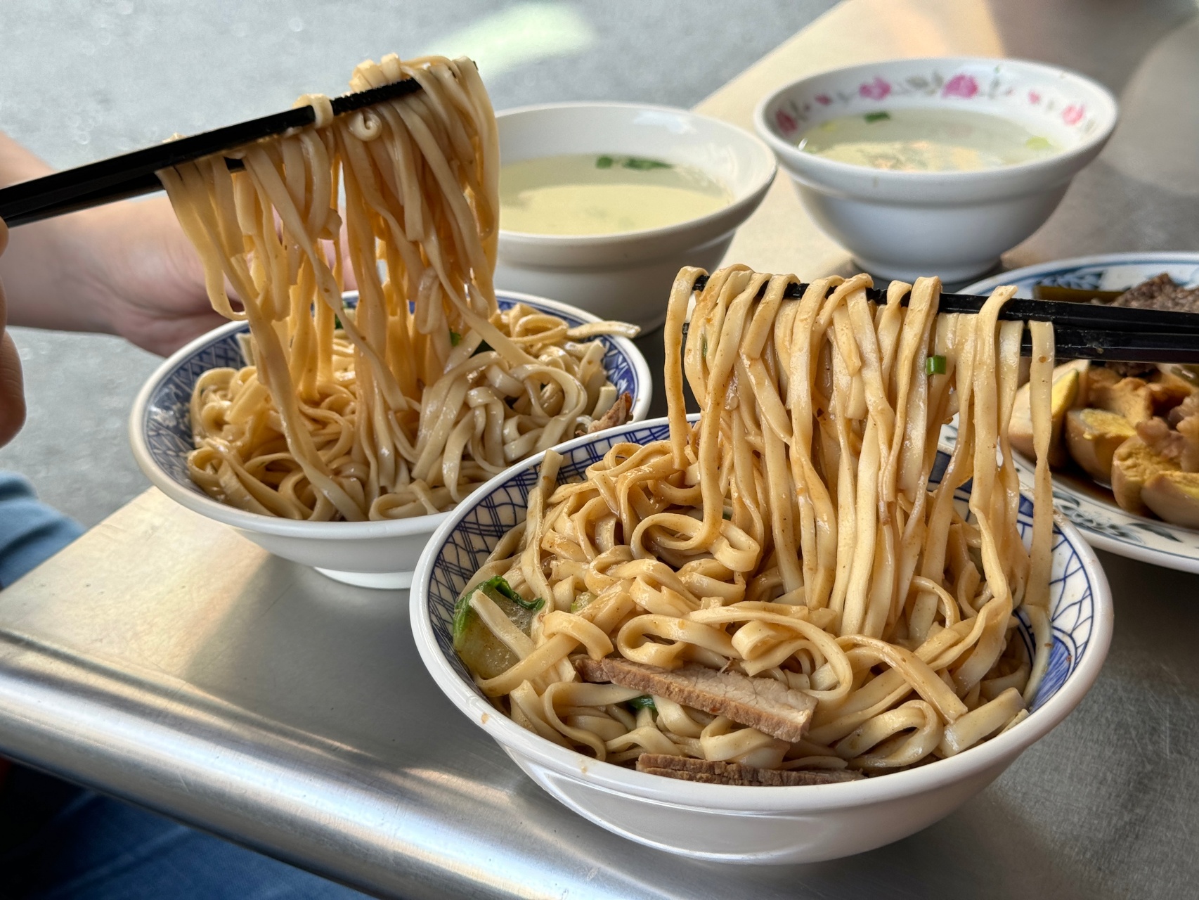 中都街美食 高雄平價美食『中都外省麵 牛肉麵』35元外省麵 手工麵條很Q彈 @高雄美食底對