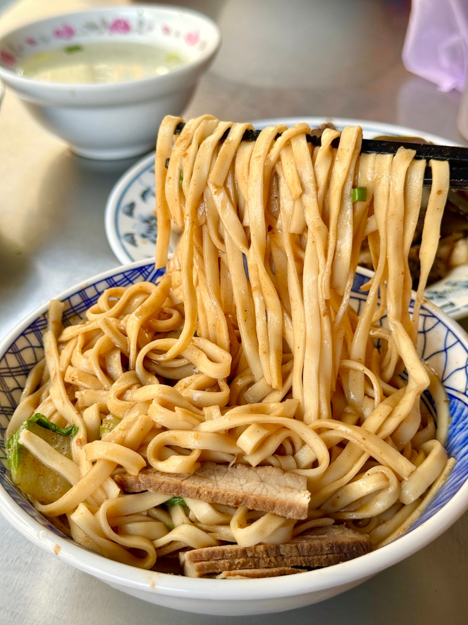 中都街美食 高雄平價美食『中都外省麵 牛肉麵』35元外省麵 手工麵條很Q彈 @高雄美食底對