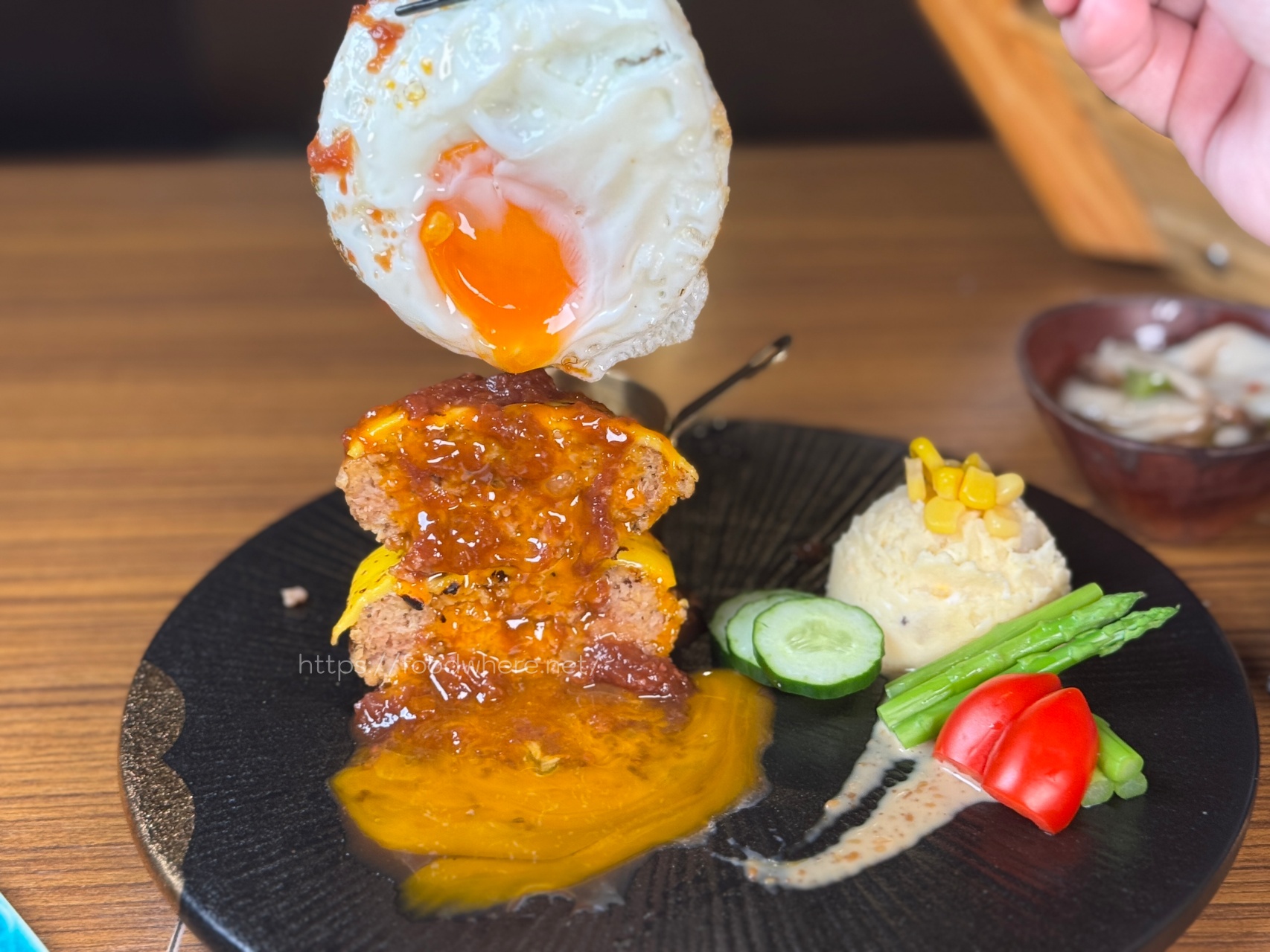 高雄串燒居酒屋推薦『金鶴串場』手打漢堡排必吃！日料、串燒類都好吃 @高雄美食底對