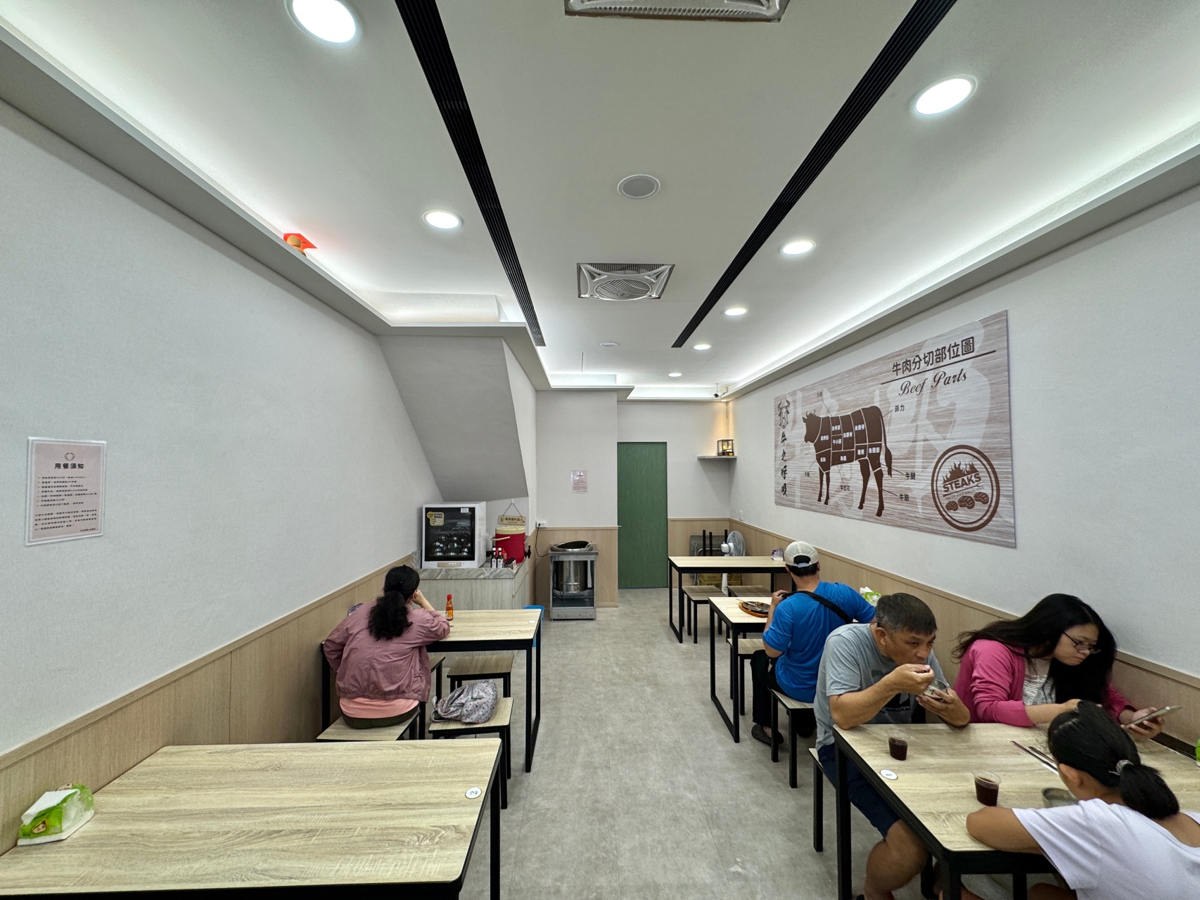 （完整菜單）高雄超高口碑平價牛排推薦『牛之呼吸-左營店』16盎司牛排超霸氣 厚片豬排、雞腿排都是必點！ @高雄美食底對