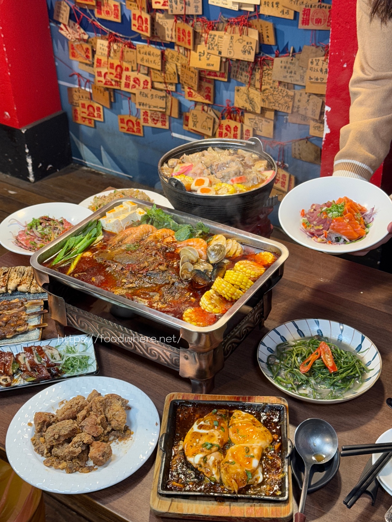 （有菜單）高雄每天都爆棚《喜樂天串燒屋》天冷還有薑母雞鍋、麻辣烤魚！平價選擇多高雄聚餐首選 @高雄美食底對