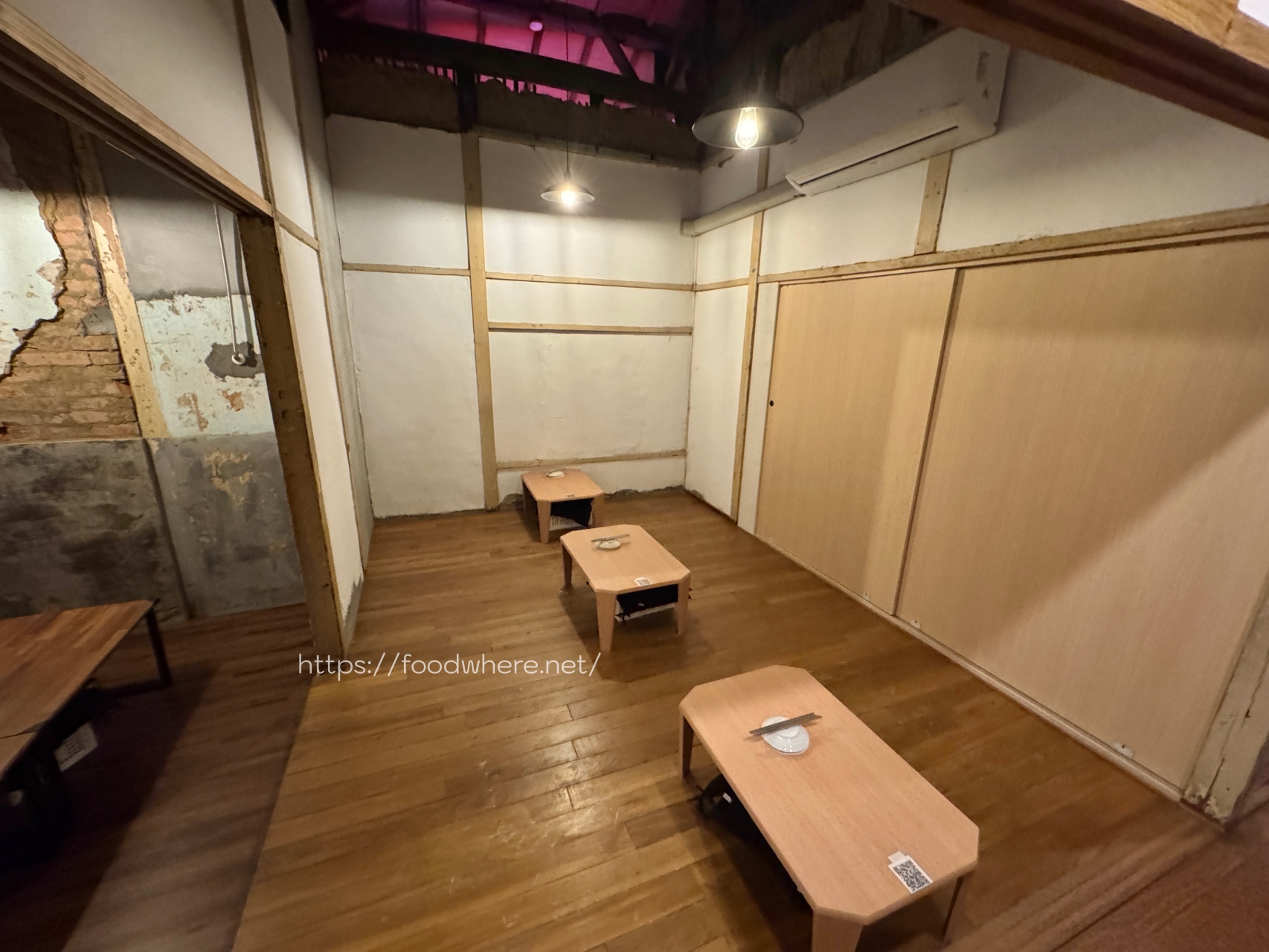 鳳山黃埔新村低調海鮮燒烤《蠔爽》日據時代老屋吃燒烤平價消費，烤鮮蚵100元！海鮮湯飯、海鮮叻沙麵必點 @高雄美食底對