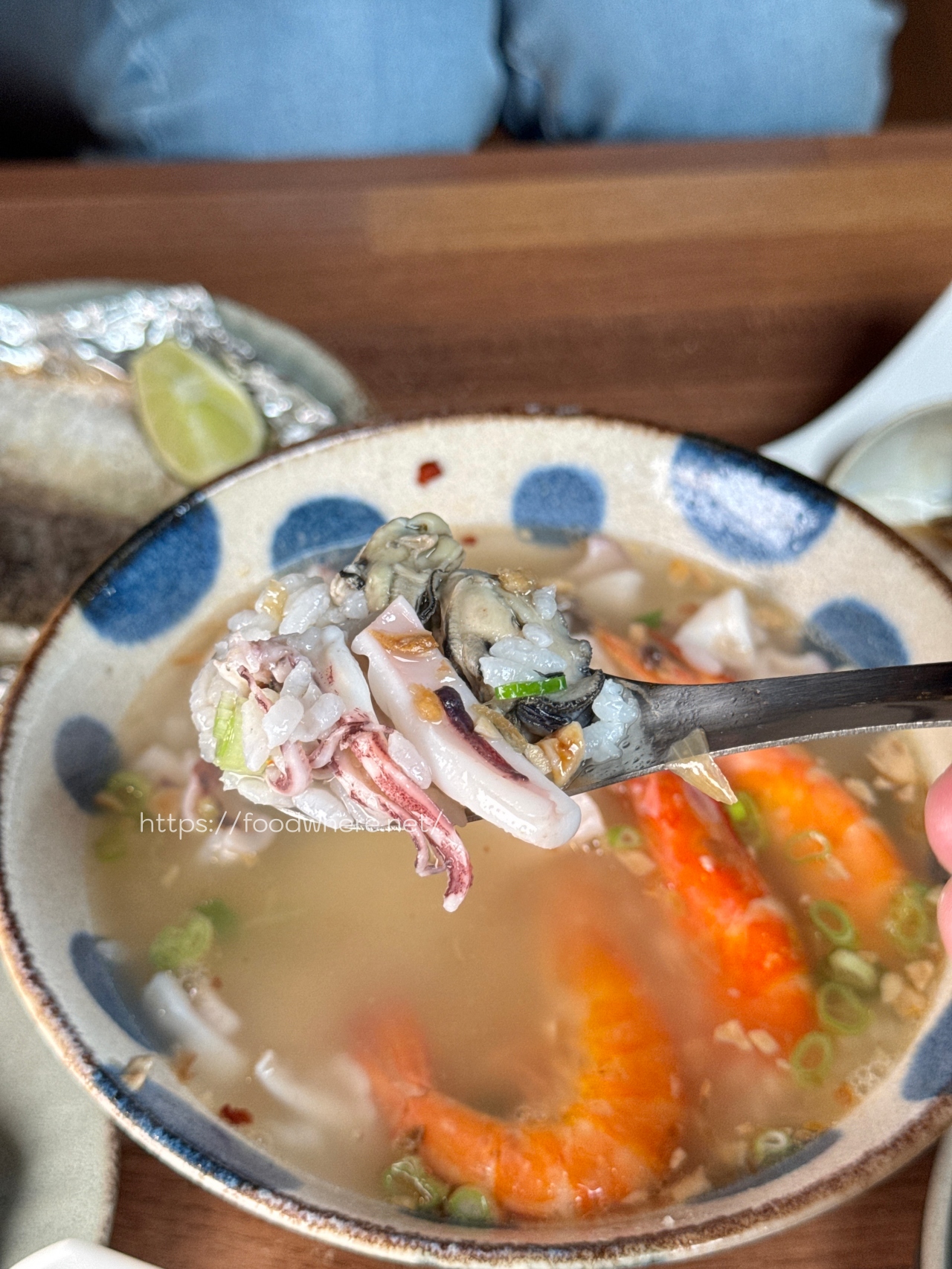 鳳山黃埔新村低調海鮮燒烤《蠔爽》日據時代老屋吃燒烤平價消費，烤鮮蚵100元！海鮮湯飯、海鮮叻沙麵必點 @高雄美食底對